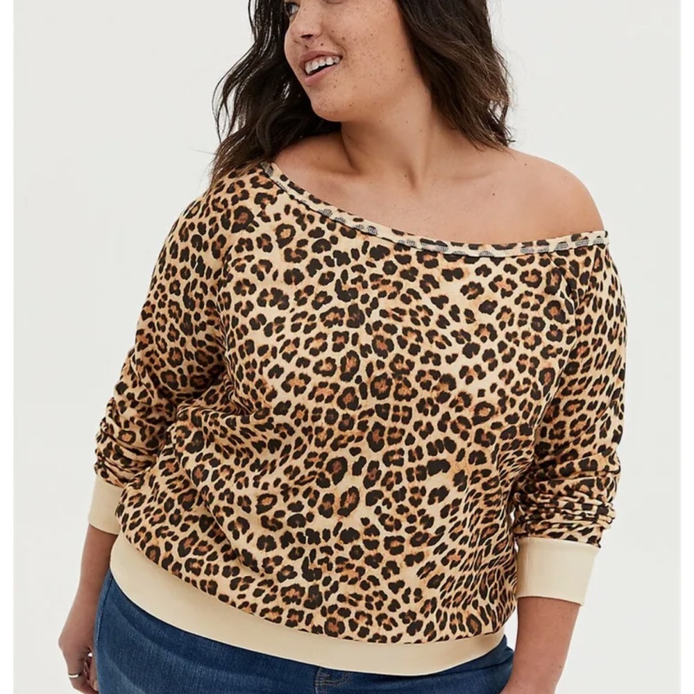 Torrid off shoulder sweater size 5 nwt